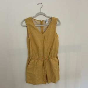 Amazon mustard yellow and white romper. Cinched at waist. Has pockets!